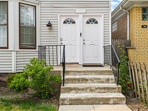2nd image of 3750 N Albany Ave #1