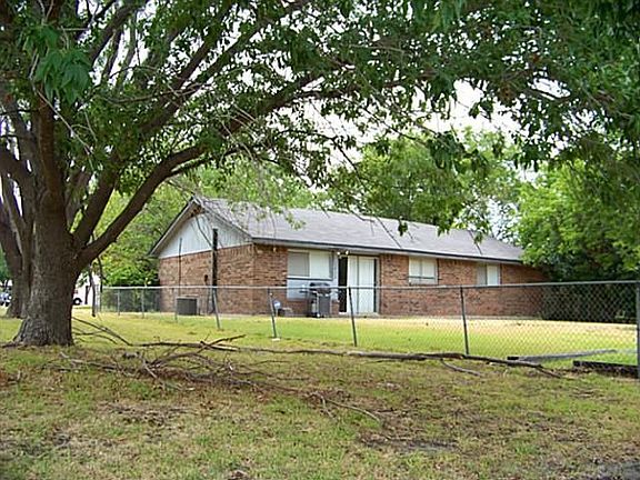 3rd image of 1032 Darnel Ln