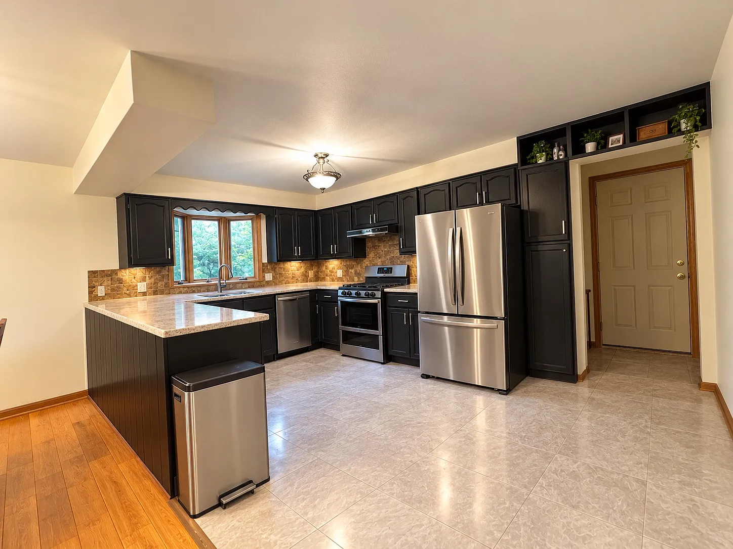 3 bed, 2.5 bath, 1842 sqft, $2,800 — Photo 3