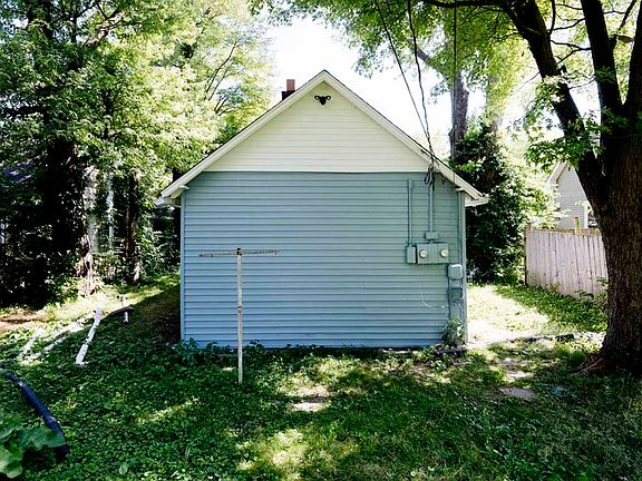 2nd image of 530 1/2 Pleasant St #2