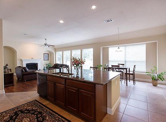 4th image of 208 Quarry Lake Estates Dr