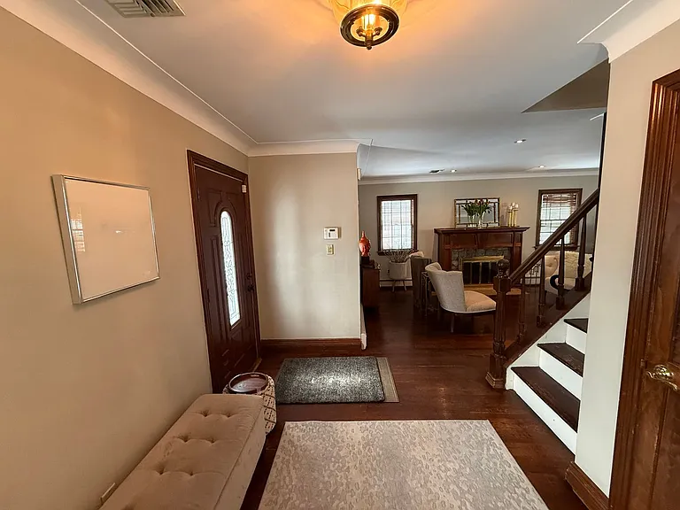 20 Mayfair Ct — Photo 3
