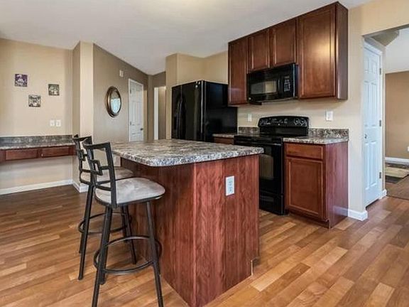 5th image of 717 Phoenix Dr