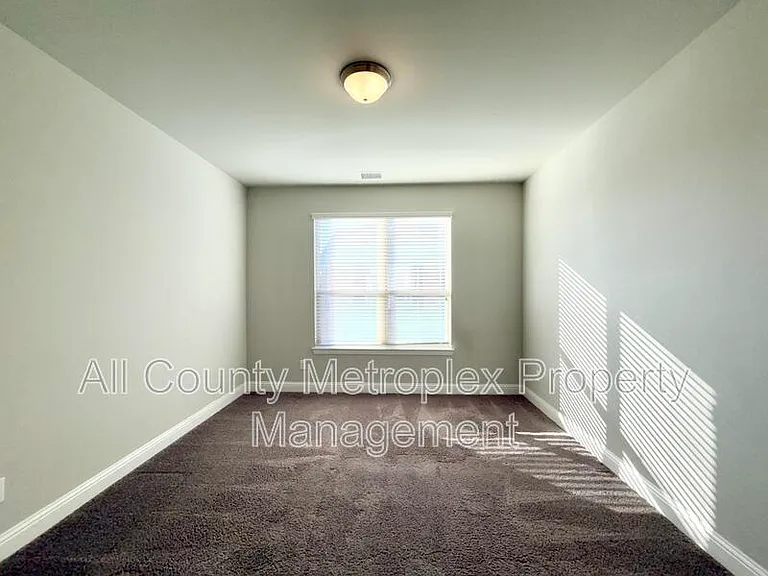 950 Dartford Dr — Photo 9