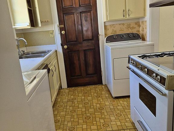 4th image of 2623 Woodlawn Ave