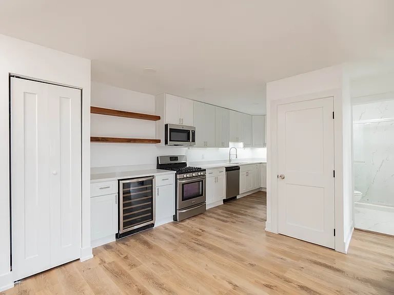510 W Fullerton Pkwy #510 — Photo 2
