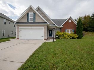 1929 Planters Walk Dr, Thomasville, NC 27360