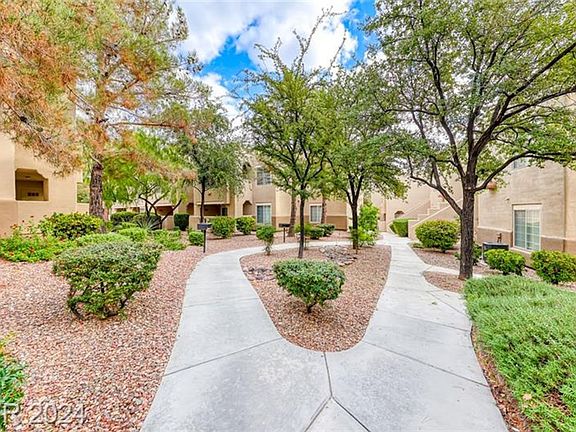 5th image of 1909 Villa Palms Ct Unit 207