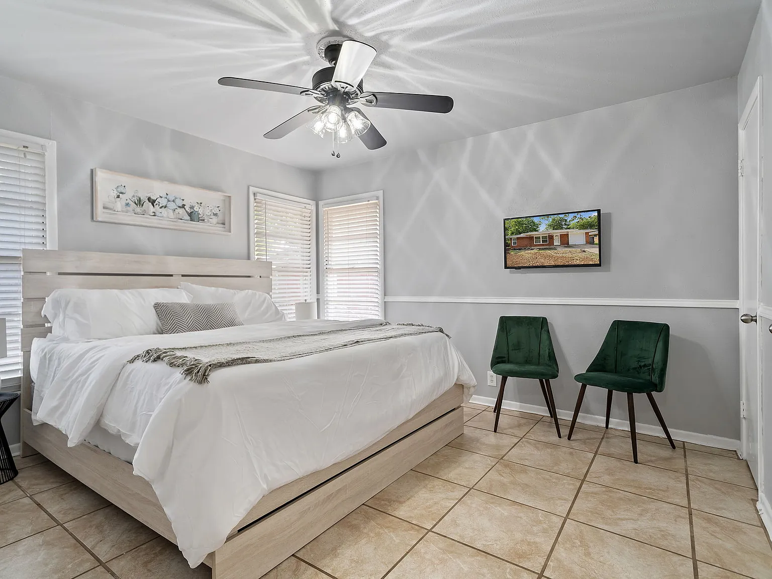 3 bed, 1300 sqft, $4,500 — Photo 3