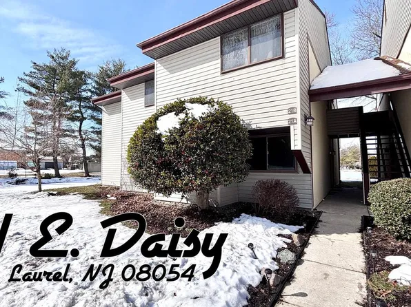 21 E Daisy Ln, Mount Laurel, NJ 08054