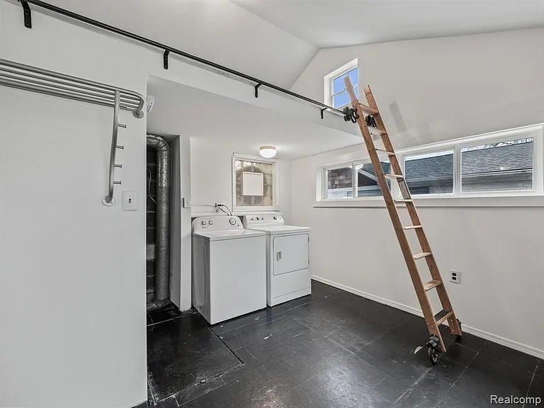 3153 Bessie St — Photo 14