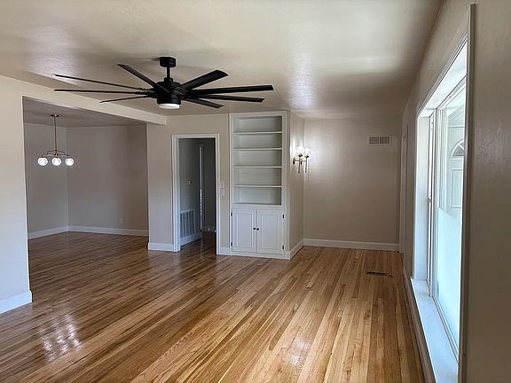 3rd image of 1220 Seneca Ave