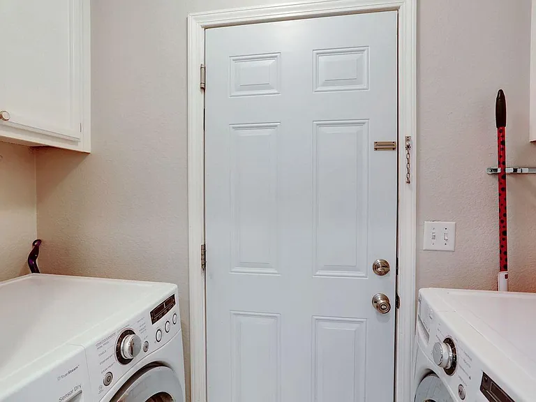 649 Springfield Cir — Photo 15