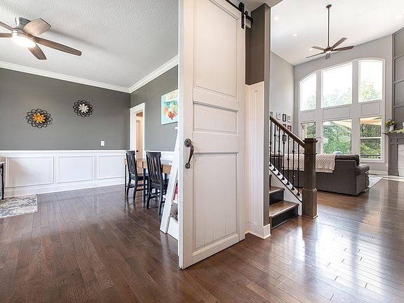 4th image of 861 Royal Oak Dr