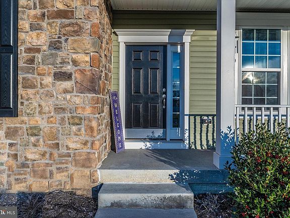 2nd image of 105 Hibiscus Ct