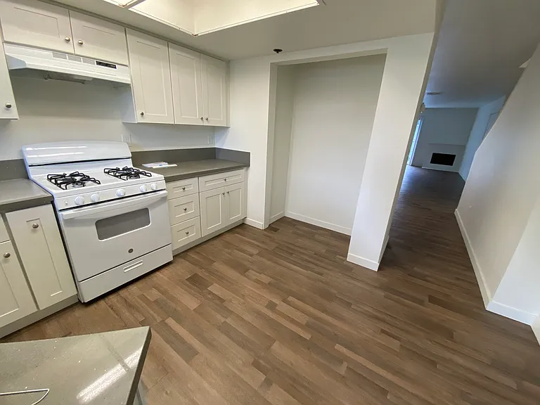French Street Apt — Photo 23