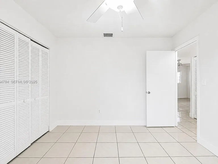 3231 SW 25th St #2 — Photo 8