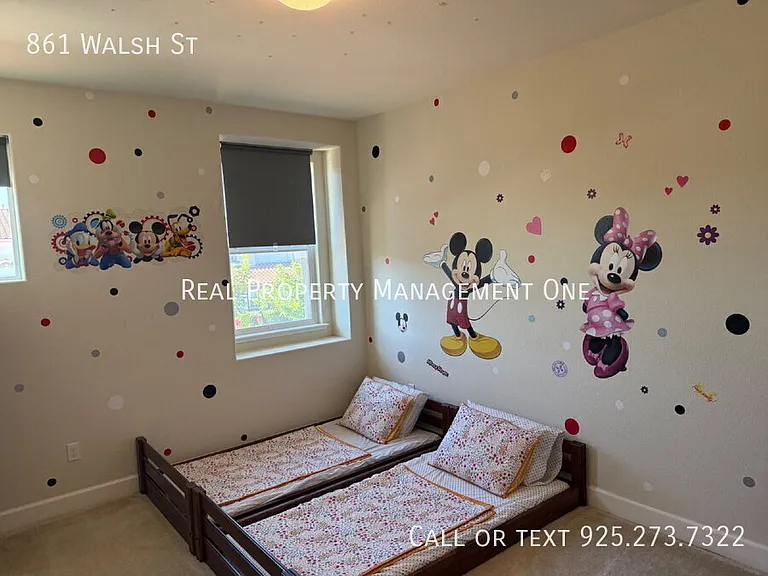861 Walsh St — Photo 20