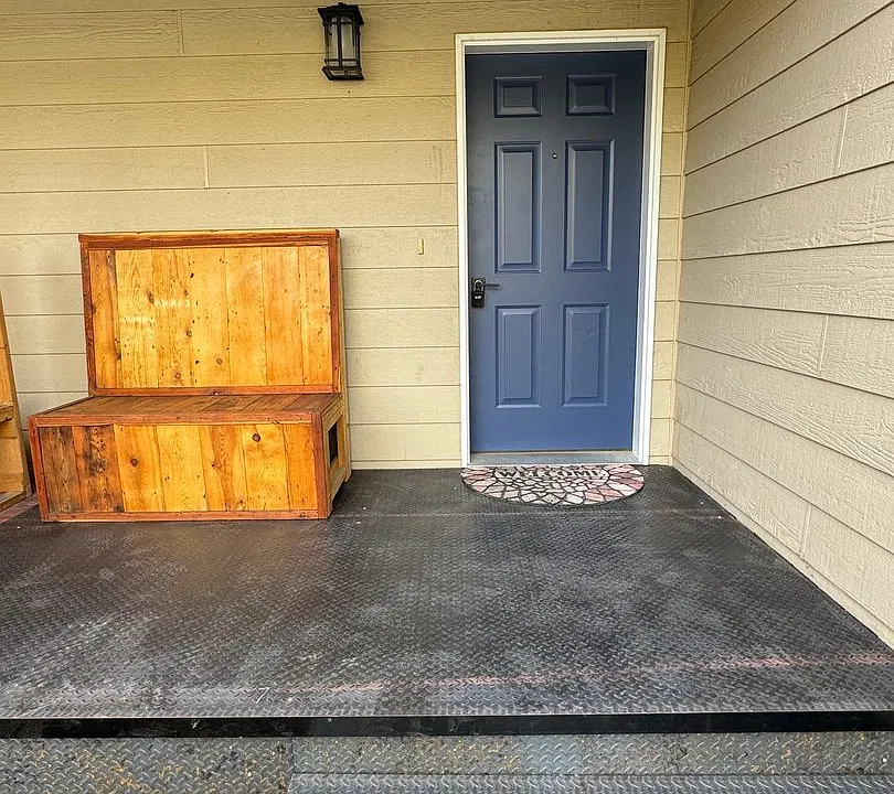 170 E Magnolia Dr