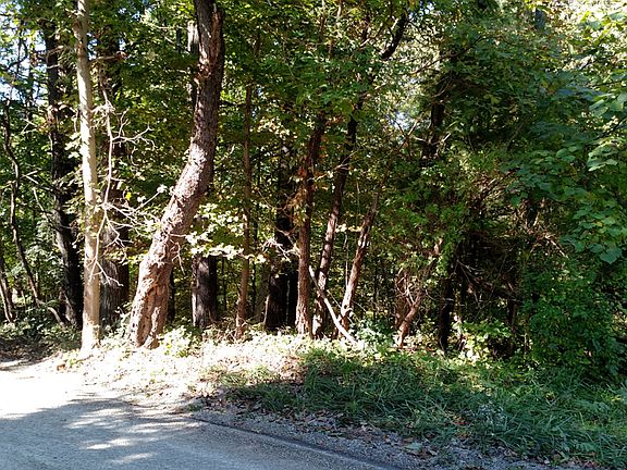3rd image of 0 Lavelle Road