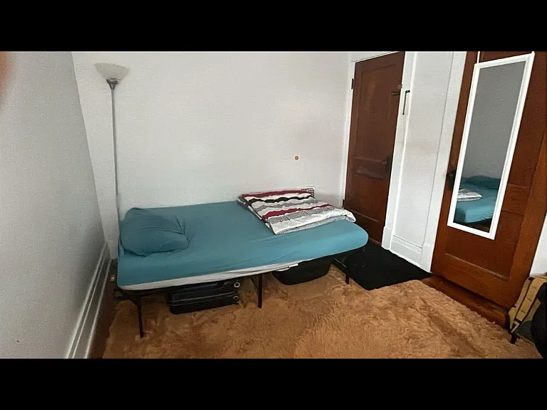 129 Montrose Ave — Photo 2