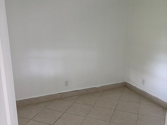 2nd image of 294 SE Norfolk Blvd #294