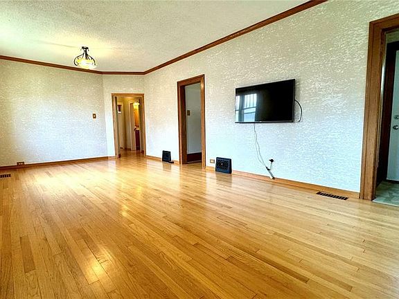 3rd image of 3017 McCallum Ave