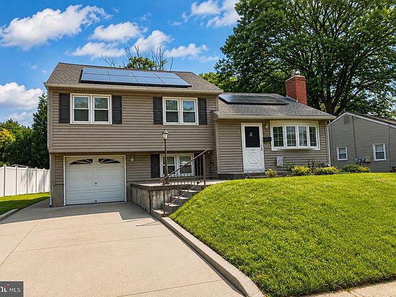 3rd image of 153 Hawthorne Dr