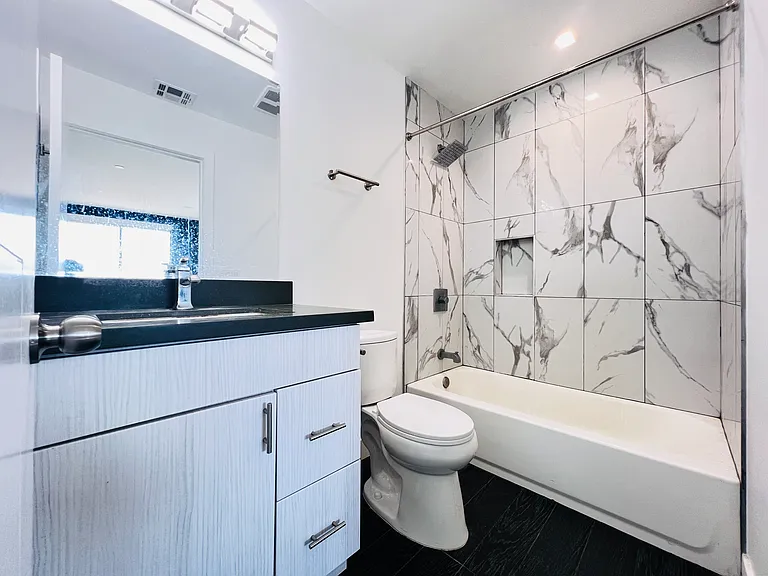 4572 Oakwood Ave — Photo 25