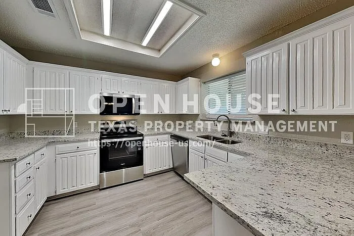 6117 Courtside Dr — Photo 6