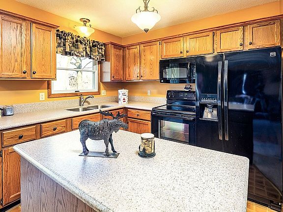 3rd image of 15179 Becker Dr