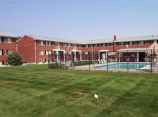 8260 Crestview Dr #C4, Sterling Heights, MI 48312