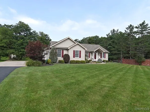 1631 Center St, East Aurora, NY 14052