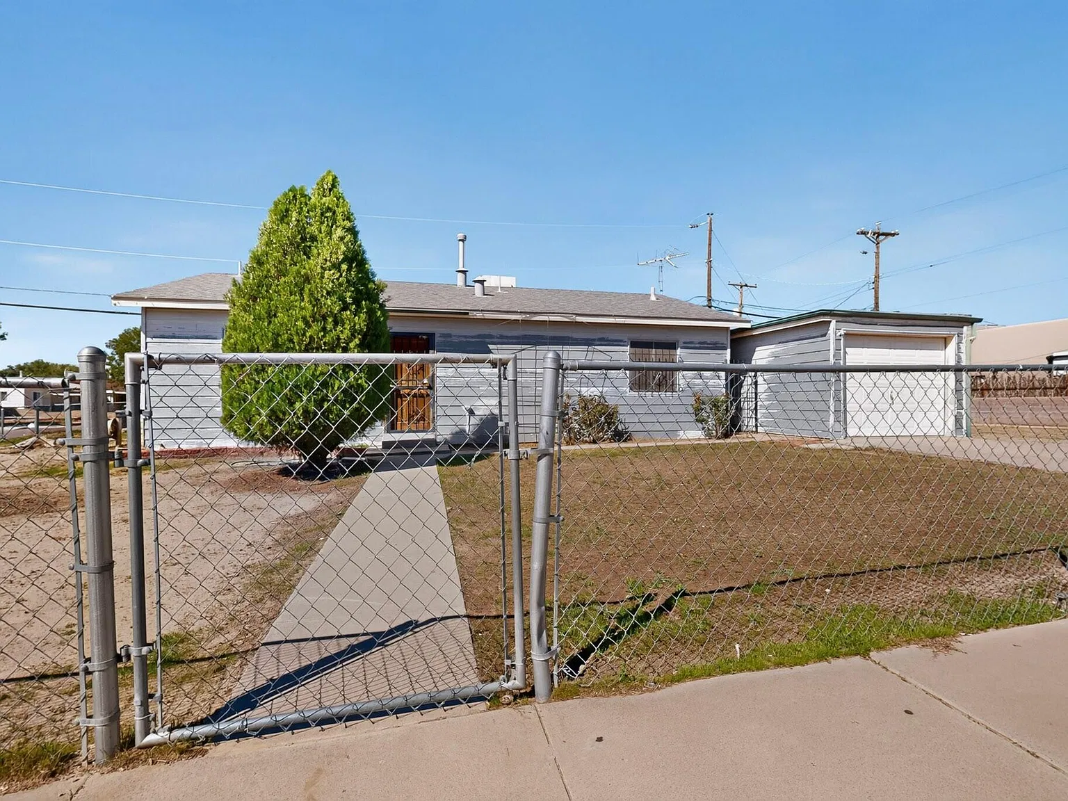 3 bed, 2.0 bath, 1148 sqft, $2,100 — Photo 1