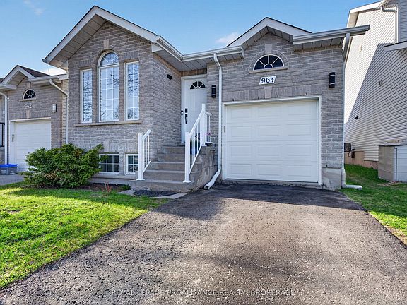 2nd image of 964 Rainbow Cres