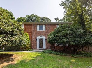 7 Bevy Hollow Rd, Setauket, NY 11733