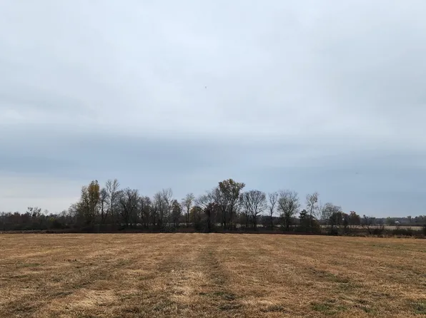 2 Hollow Springs Rd, Bradyville, TN 37026