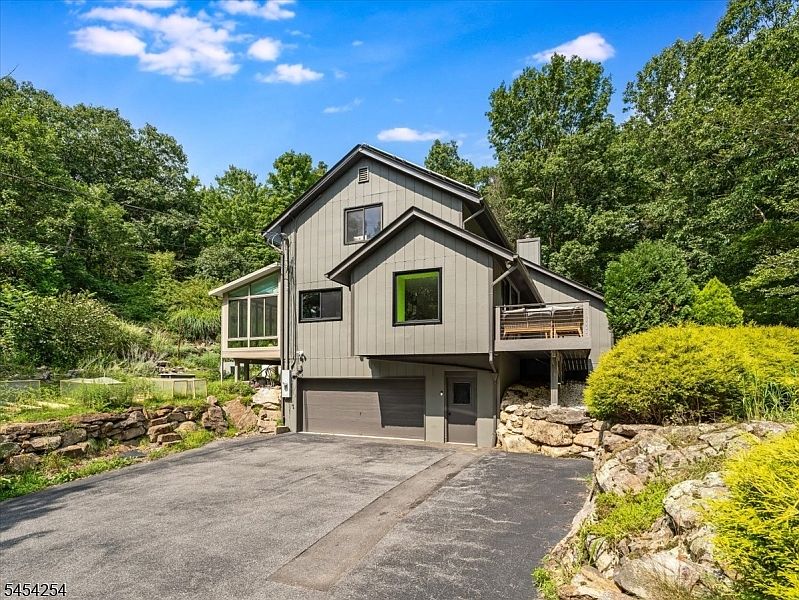 1st image of 329 Glen Rd