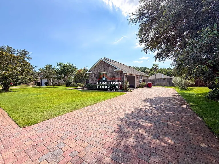 1467 W Shores Blvd — Photo 43
