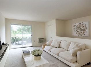 25 Brefni St, Amityville, NY 11701