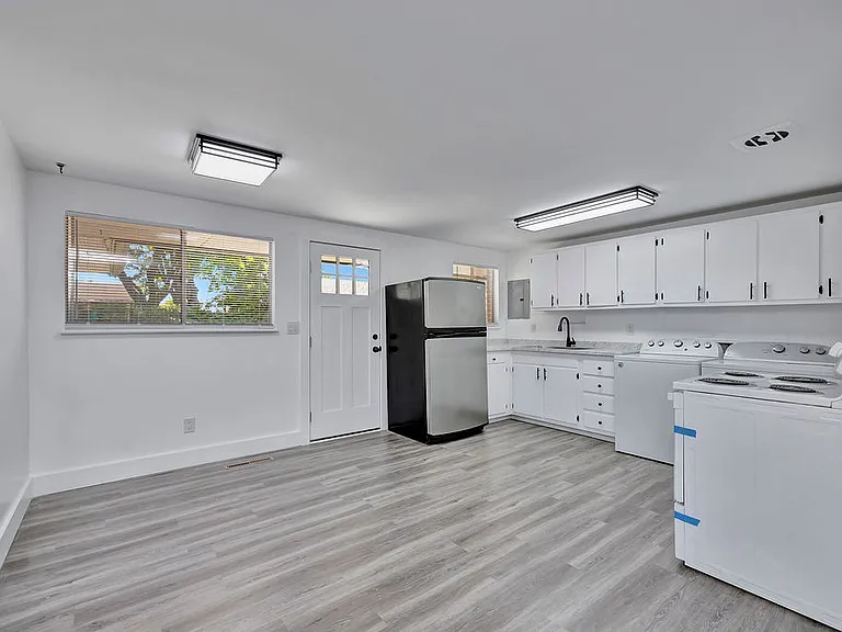 6314 Holbrook Dr — Photo 3