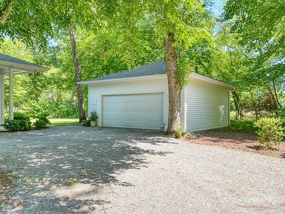 9th image of 198 Riverbend Dr