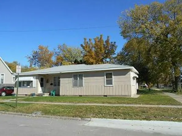 306 Saunders Ave, Hastings, NE 68901
