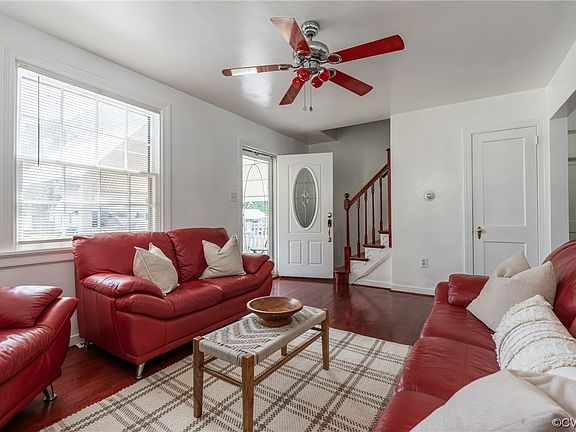 3rd image of 2308 Oakwood Ln