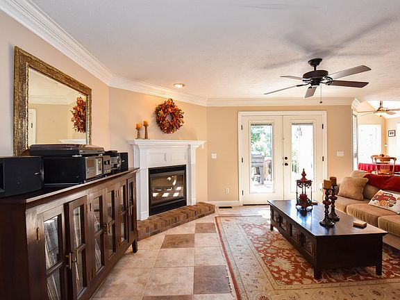 3rd image of 3860 Hirst Cir
