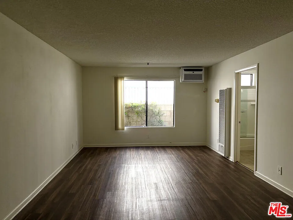 Studio, 1.0 bath, 420 sqft, $1,875 — Photo 2