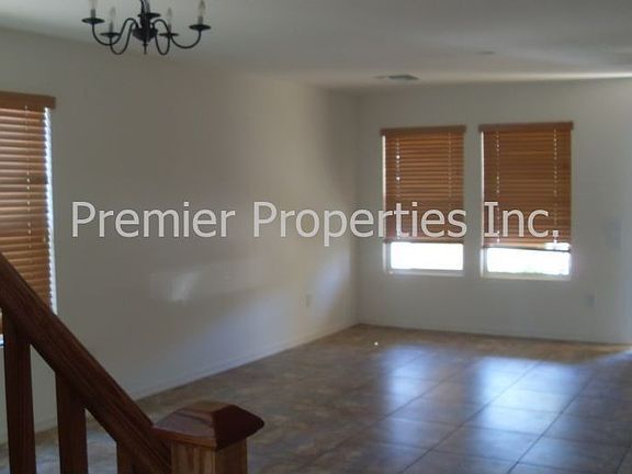 LOOKING TO FRONT DOOR