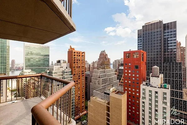 Rented by Mirador Real Estate | media 9