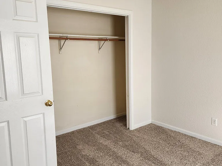 2681 E Oakbrook Dr — Photo 8