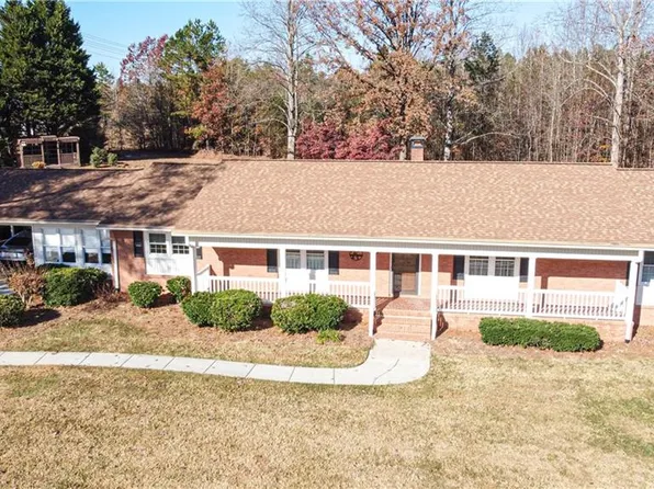 1595 Kesteven Rd, Winston Salem, NC 27127